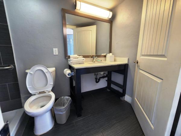 Red Lion Inn & Suites Tucson Downtown : photo 1 de la chambre deluxe double room with two queen beds - non-smokin