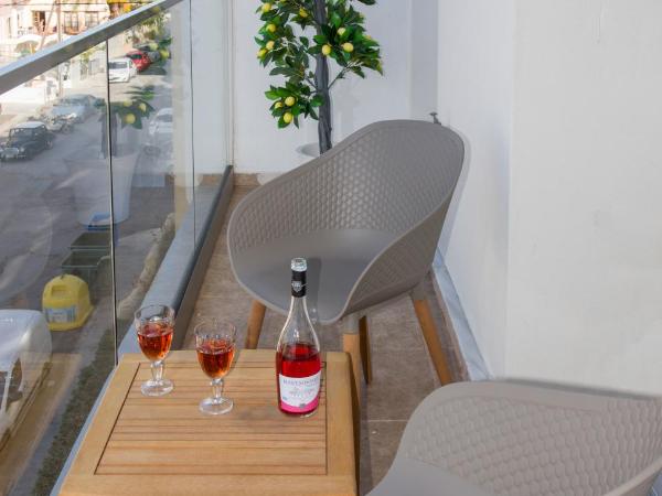 Lucky Suites : photo 10 de la chambre suite lit king-size avec balcon
