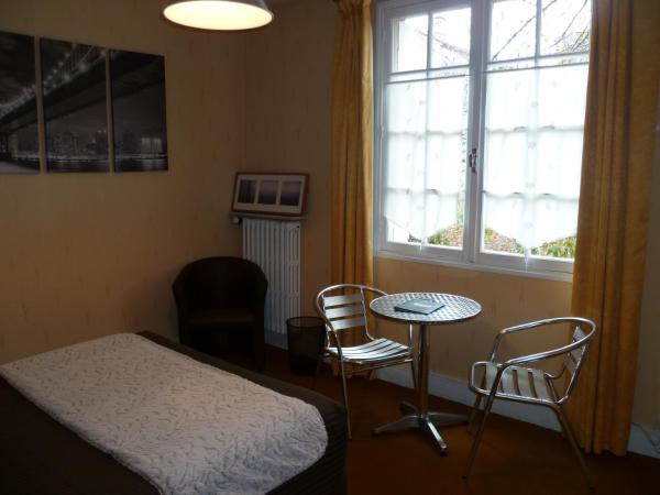 Hôtel La Résidence : photo 10 de la chambre chambre double avec douche