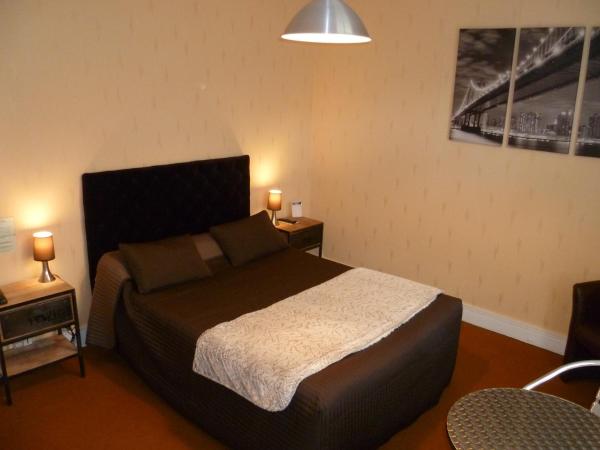 Hôtel La Résidence : photo 9 de la chambre chambre double avec douche