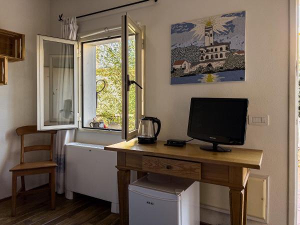 La Terrazza Guesthouse : photo 4 de la chambre chambre double ou lits jumeaux - vue sur jardin