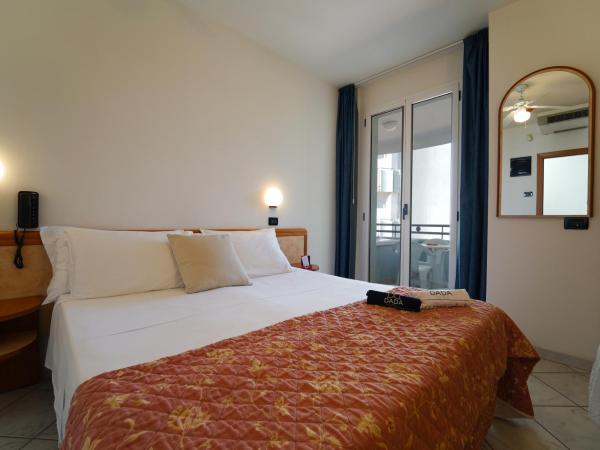 Dasamo Hotel - Dada Hotels : photo 1 de la chambre chambre triple