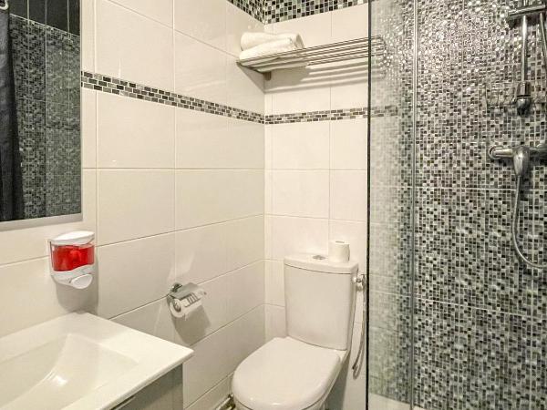 Hôtel Gloria : photo 2 de la chambre chambre lits jumeaux