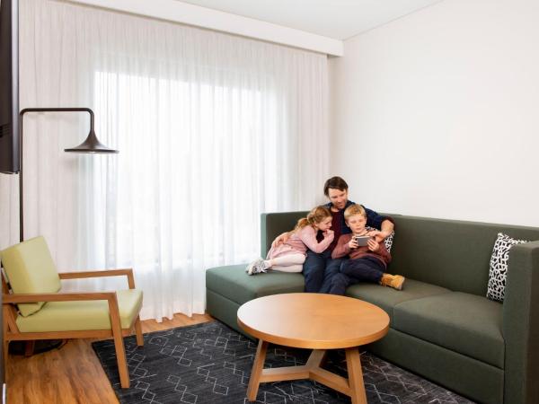 Holiday Inn Express & Suites Queenstown, an IHG Hotel : photo 7 de la chambre suite 1 chambre lit king-size