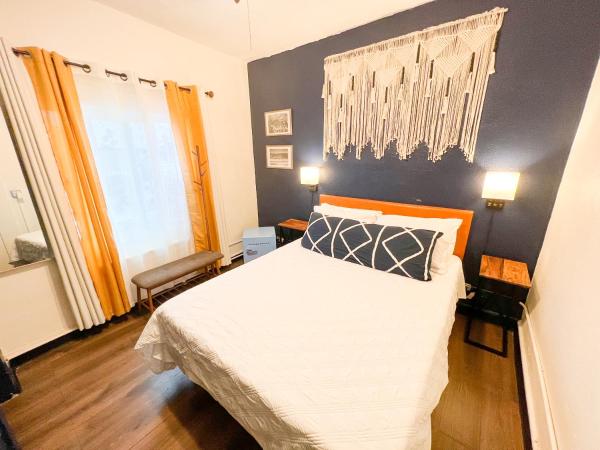 ITH Mission Beach Backpacker Hostel : photo 6 de la chambre chambre double standard avec salle de bains commune
