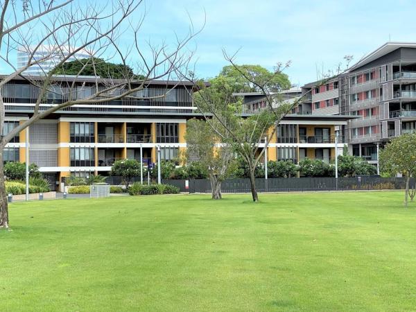 Darwin Waterfront Short Stay Apartments : photo 1 de la chambre appartement - vue sur jardin
