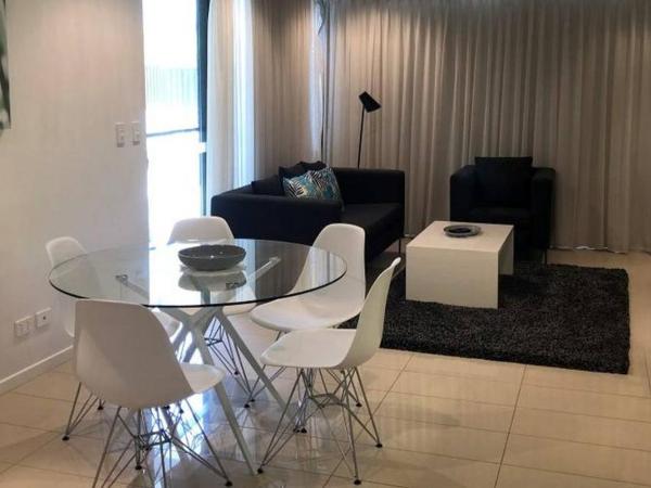 Darwin Waterfront Short Stay Apartments : photo 6 de la chambre appartement - vue sur jardin