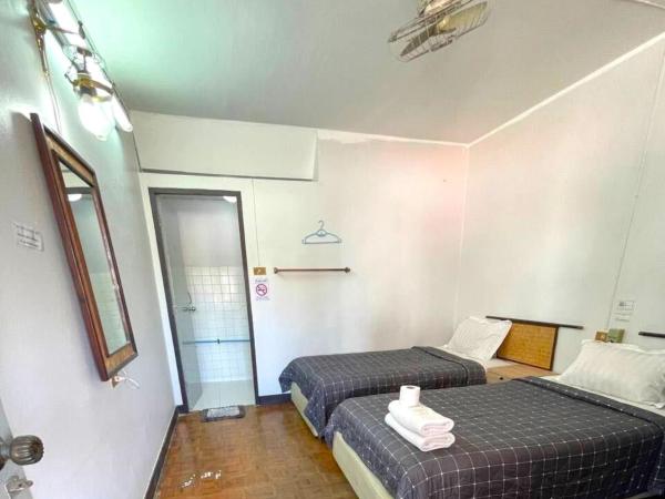 Chomdoi House Hotel SHA Extra Plus : photo 1 de la chambre budget fan room