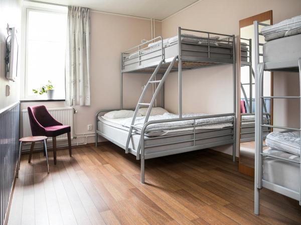 Kvibergs Vandrarhem - Hostel : photo 1 de la chambre chambre familiale avec salle de bains commune