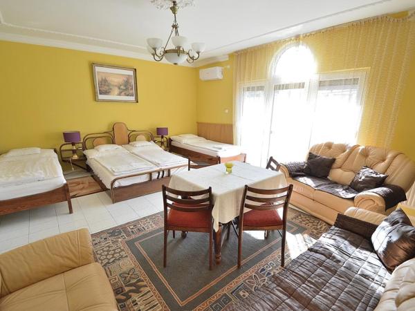 Nora Ház Hajdúszoboszló : photo 8 de la chambre chambre quadruple confort