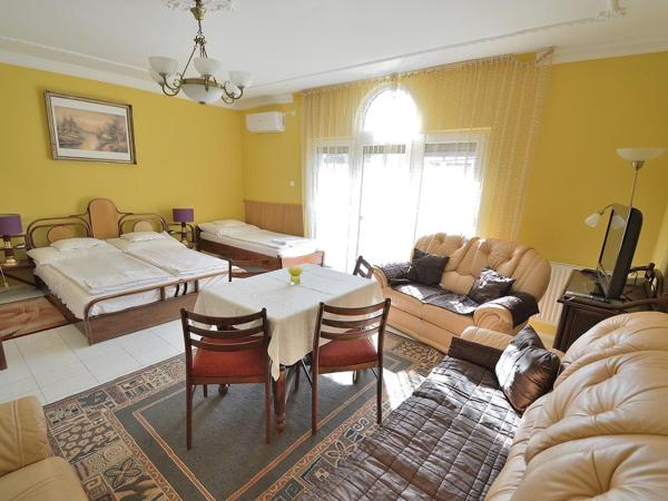 Nora Ház Hajdúszoboszló : photo 9 de la chambre chambre quadruple confort