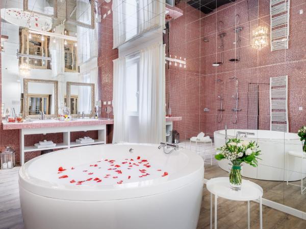 Belfry & Spa by Ligne St Barth : photo 1 de la chambre suite deluxe avec balcon et accès gratuit au spa - vue sur sanctuaire