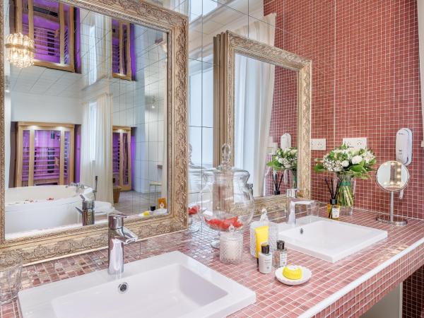 Belfry & Spa by Ligne St Barth : photo 4 de la chambre suite deluxe avec balcon et accès gratuit au spa - vue sur sanctuaire
