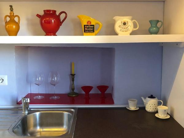 suite with terrace in Milan naviglio pavese : photo 7 de la chambre chambre double avec salle de bains privative