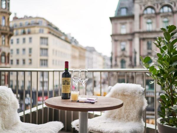 DO&CO Hotel Vienna : photo 3 de la chambre suite junior avec balcon