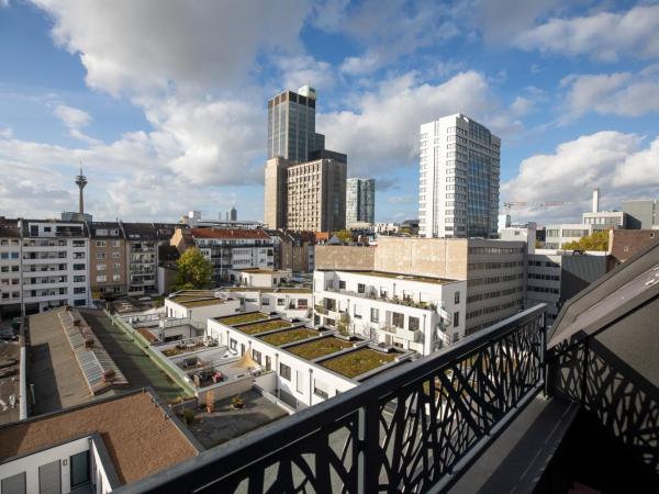 B-Chill Düsseldorf : photo 9 de la chambre suite junior avec balcon