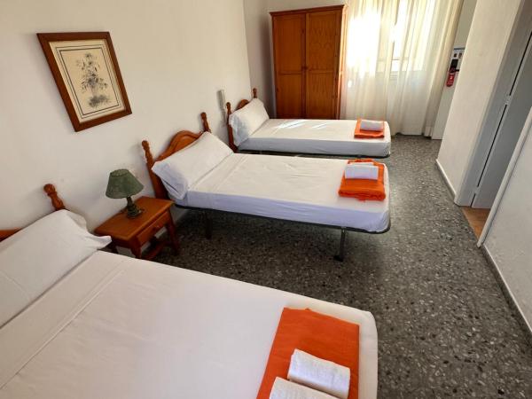 Hostal San Felipe : photo 2 de la chambre chambre triple