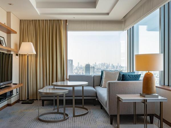 The Strings by InterContinental, Tokyo, an IHG Hotel : photo 2 de la chambre suite 1 chambre avec lits jumeaux et accès au salon
