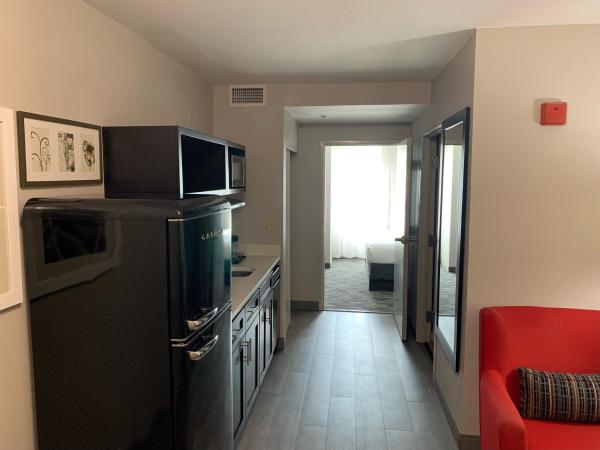 Country Inn & Suites by Radisson, Tucson City Center AZ : photo 3 de la chambre one-bedroom suite with two queen beds - kitchenette