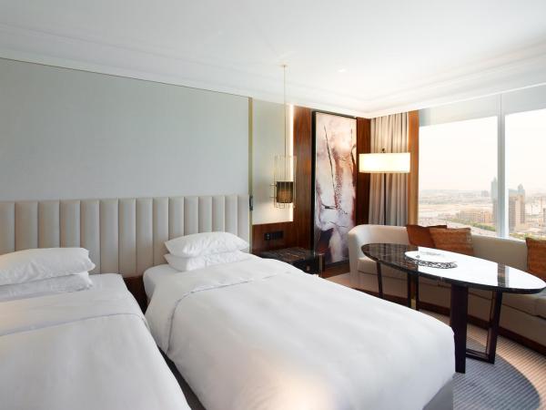 Grand Hyatt Dubai : photo 3 de la chambre chambre complexe hôtelier avec accès gratuit au club pour enfants roli poli pendant 1 heure, repas gratuits pour les enfants, 15 % de réduction sur nourriture et boissons dans certains points de vente, et bon de jeux de 50 aed au tiger jax