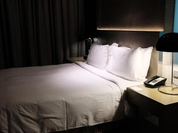 Holiday Inn New Delhi International Airport, an IHG Hotel : photo 4 de la chambre chambre lit queen-size deluxe avec terrasse - fumeurs