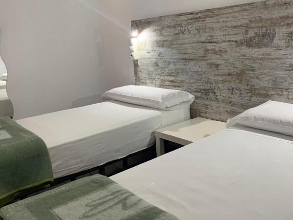 Casa de Huéspedes Almansa : photo 6 de la chambre chambre double standard avec salle de bains commune