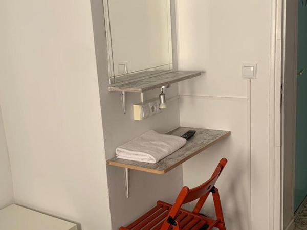 Casa de Huéspedes Almansa : photo 3 de la chambre chambre lit queen-size avec salle de bains commune