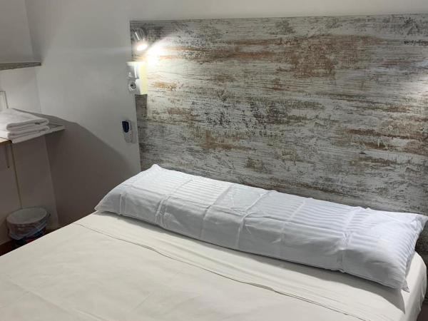 Casa de Huéspedes Almansa : photo 5 de la chambre chambre lit queen-size avec salle de bains commune