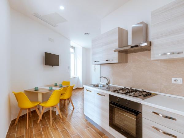 Central House - Apartments in Naples : photo 10 de la chambre appartement avec terrasse