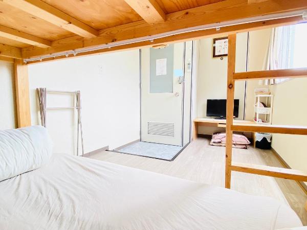 GUEST HOUSE B's FiveⅡ : photo 5 de la chambre chambre lits jumeaux avec salle de bains commune