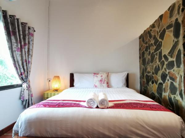 Sri Ayuttaya Guesthouse : photo 1 de la chambre grande chambre double