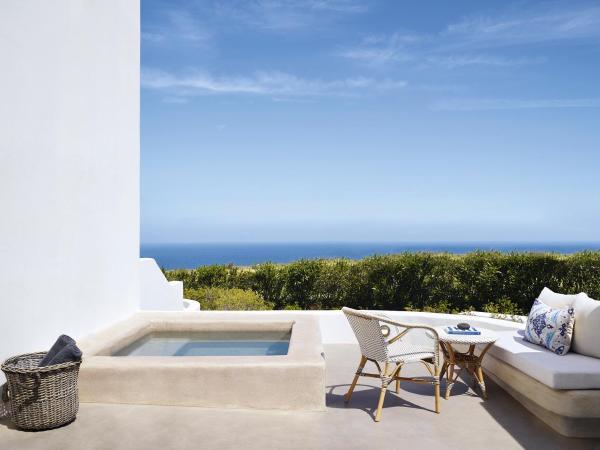 Santo Pure Oia Suites & Villas : photo 8 de la chambre suite junior vue sur mer et jacuzzi

