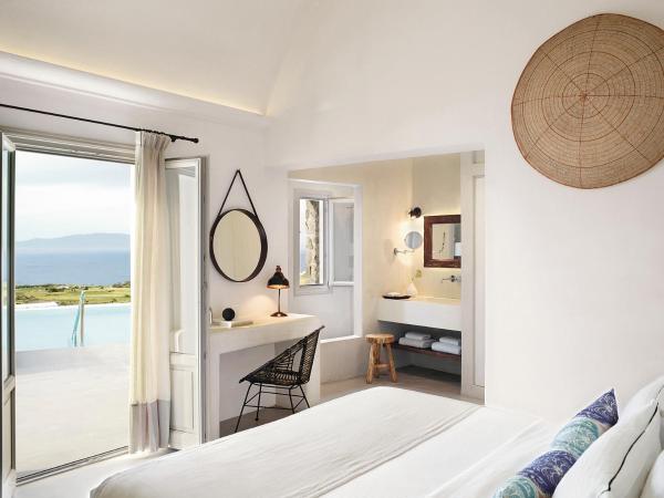 Santo Pure Oia Suites & Villas : photo 5 de la chambre suite junior lune de miel avec piscine - vue sur coucher de soleil et sur mer 
