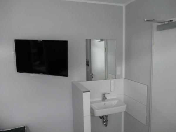 Pension Sölde : photo 3 de la chambre chambre double avec salle de bains commune