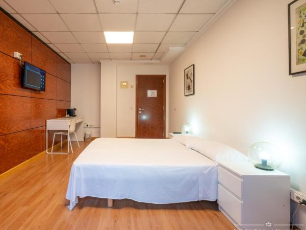 Suites Rooms Valencia : photo 2 de la chambre chambre double avec salle de bains privative extérieure