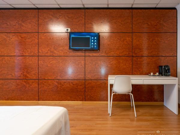 Suites Rooms Valencia : photo 6 de la chambre chambre double avec salle de bains privative extérieure