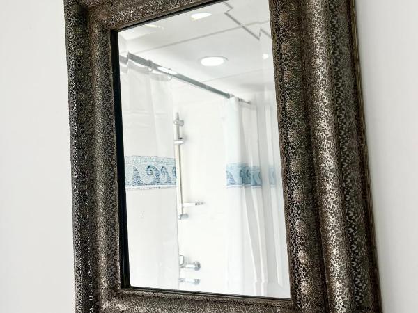 Guest House Leo : photo 2 de la chambre chambre simple avec salle de bains commune