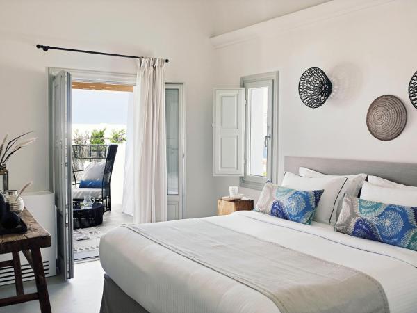 Santo Pure Oia Suites & Villas : photo 8 de la chambre villa ilios avec piscine - vue sur mer et coucher de soleil 