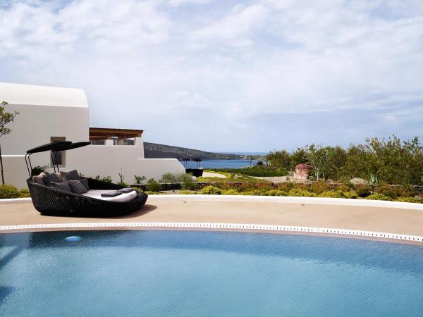 Santo Pure Oia Suites & Villas : photo 5 de la chambre villa selini avec piscine - vue sur mer et coucher de soleil