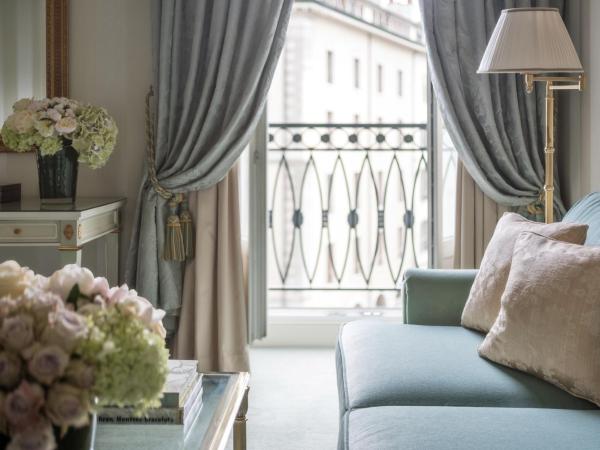 Four Seasons Hotel des Bergues Geneva : photo 1 de la chambre suite lit king-size junior four seasons