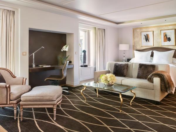 Four Seasons Hotel des Bergues Geneva : photo 1 de la chambre suite junior 2 lits jumeaux mansardée 