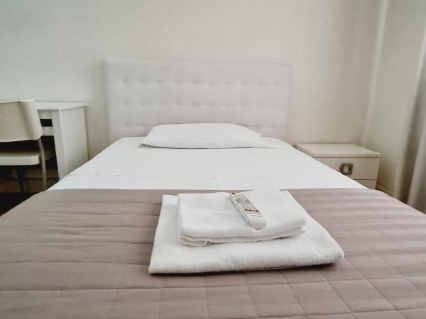 Locazione Turistica Gioia : photo 3 de la chambre chambre simple avec salle de bains commune