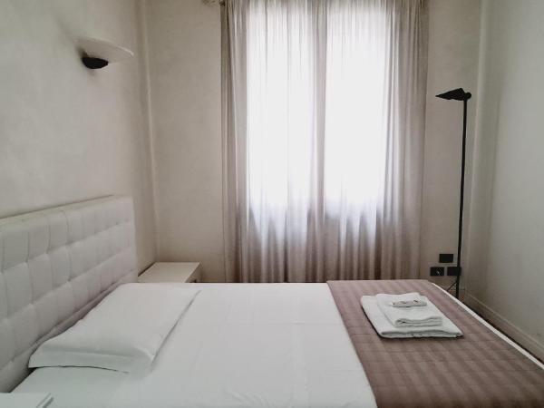 Locazione Turistica Gioia : photo 8 de la chambre chambre simple avec salle de bains commune