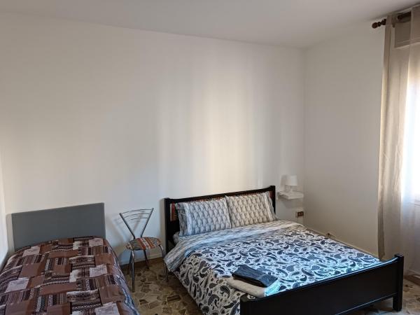 Affittacamere Pratello 97 : photo 2 de la chambre grande chambre double ou lits jumeaux