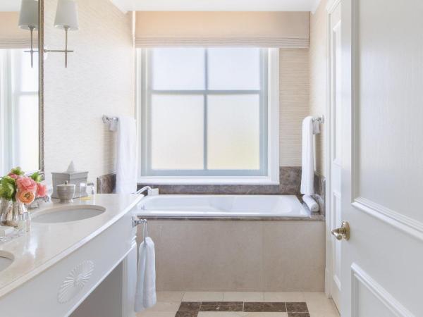 The Hermitage Hotel : photo 4 de la chambre l’hébergement lit king-size grand deluxe