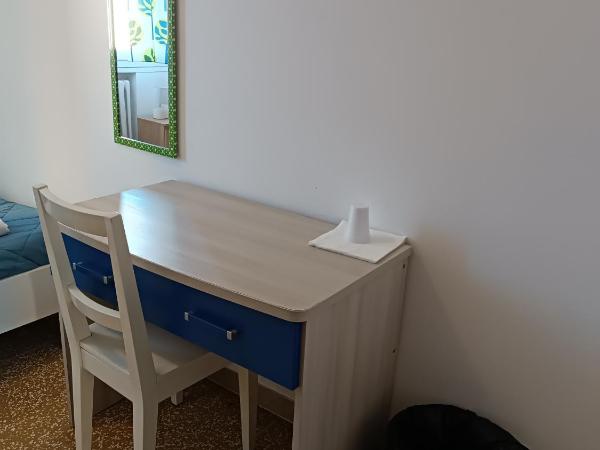 Affittacamere Pratello 97 : photo 4 de la chambre chambre lits jumeaux avec salle de bains commune