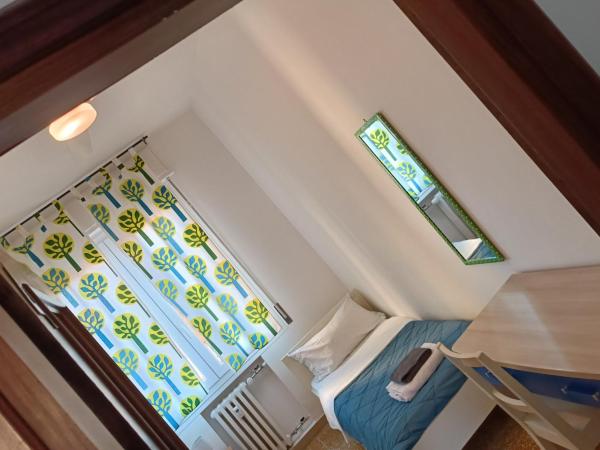 Affittacamere Pratello 97 : photo 2 de la chambre chambre lits jumeaux avec salle de bains commune