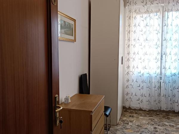 Affittacamere Pratello 97 : photo 2 de la chambre chambre double avec lit d'appoint