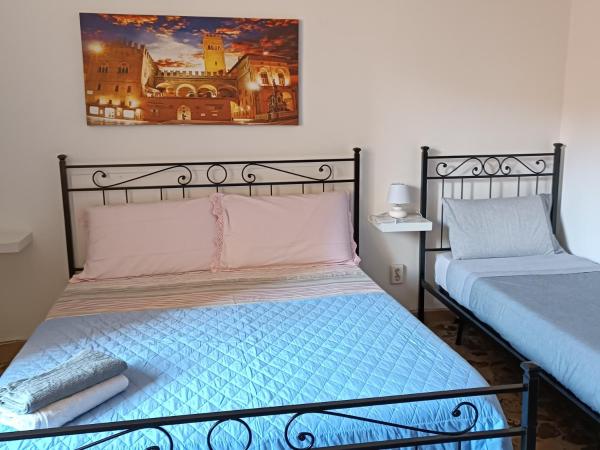 Affittacamere Pratello 97 : photo 7 de la chambre chambre double avec lit d'appoint