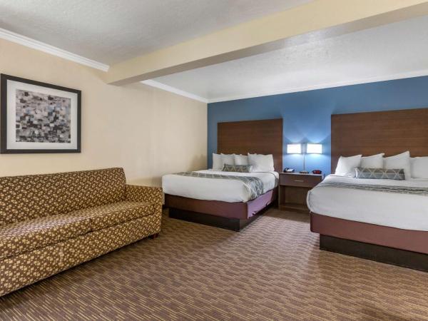 Best Western Airport Albuquerque InnSuites Hotel & Suites : photo 3 de la chambre chambre avec 2 lits queen-size et canapé-lit - non-fumeurs